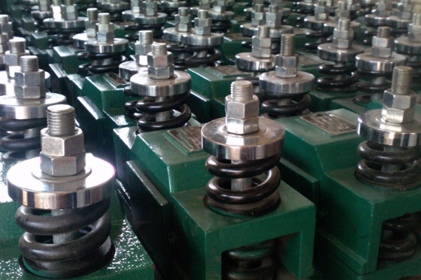 聯(lián)源機(jī)電廠家一批倉(cāng)壁振動(dòng)器完工了，發(fā)貨準(zhǔn)備中